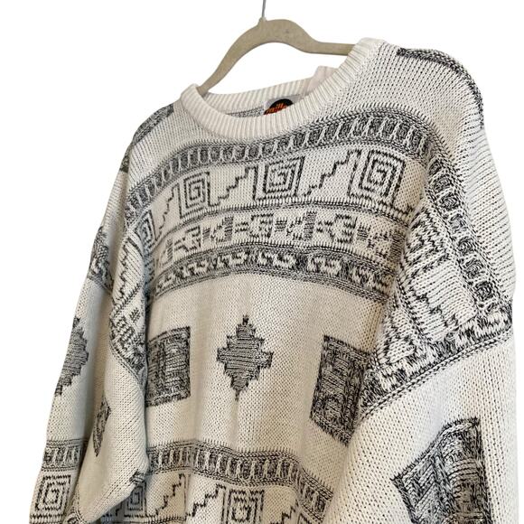 Vintage White Gray Pullover Abstract Grecian Pattern Acrylic Sweater Size Medium - Picture 9 of 16